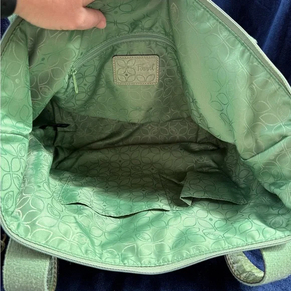 Fossil Green Shoulder Bag with Elegant Design - Picture 9 of 12